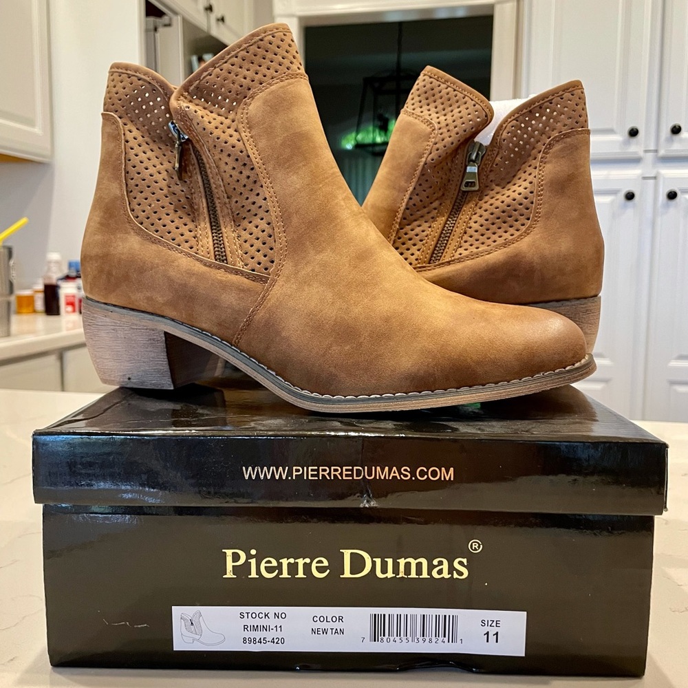 NWT Pierre Dumas booties